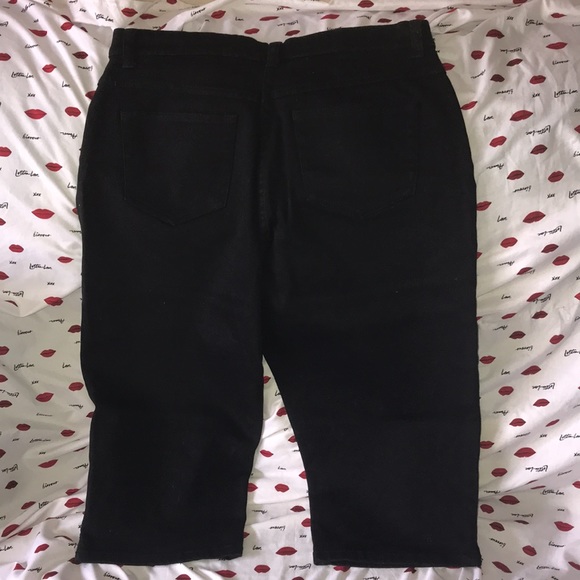 Style & Co petite 10P black jean capris - Picture 4 of 5